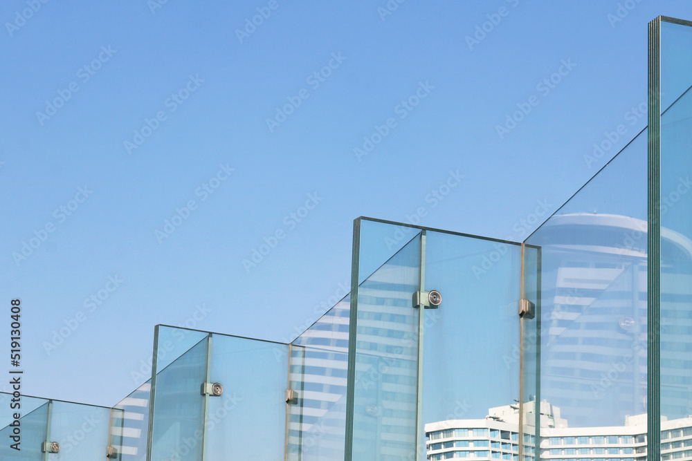 Resistant laminated glass railing structure. Resistant laminated glass railing structure.