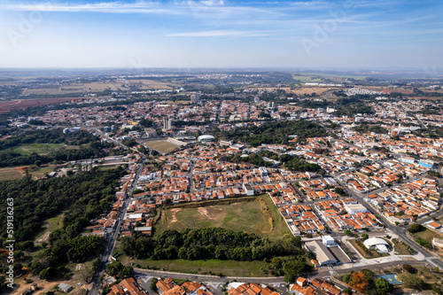 Fotografia aérea da cidade de Paulínia, interior de São Paulo. Casas, prédios e parques na charmosa cidade interiorana.  photo