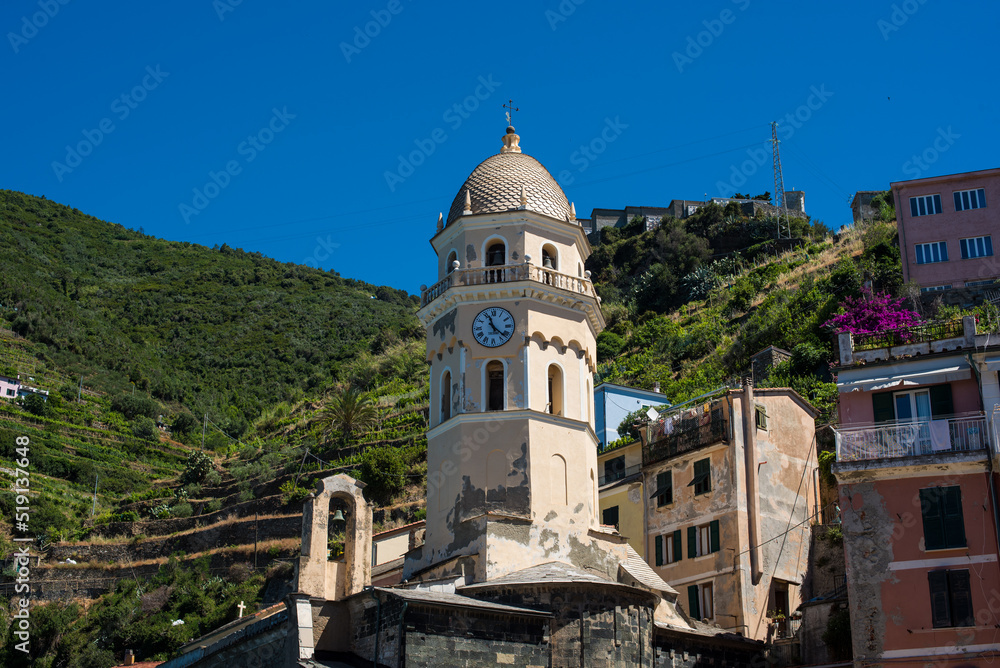 Obraz premium View of the city Vernazza, Italy 