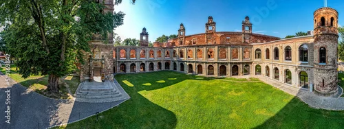 Obraz Tworków, ruiny zamku na Śląsku w Polsce, panorama z lotu ptaka