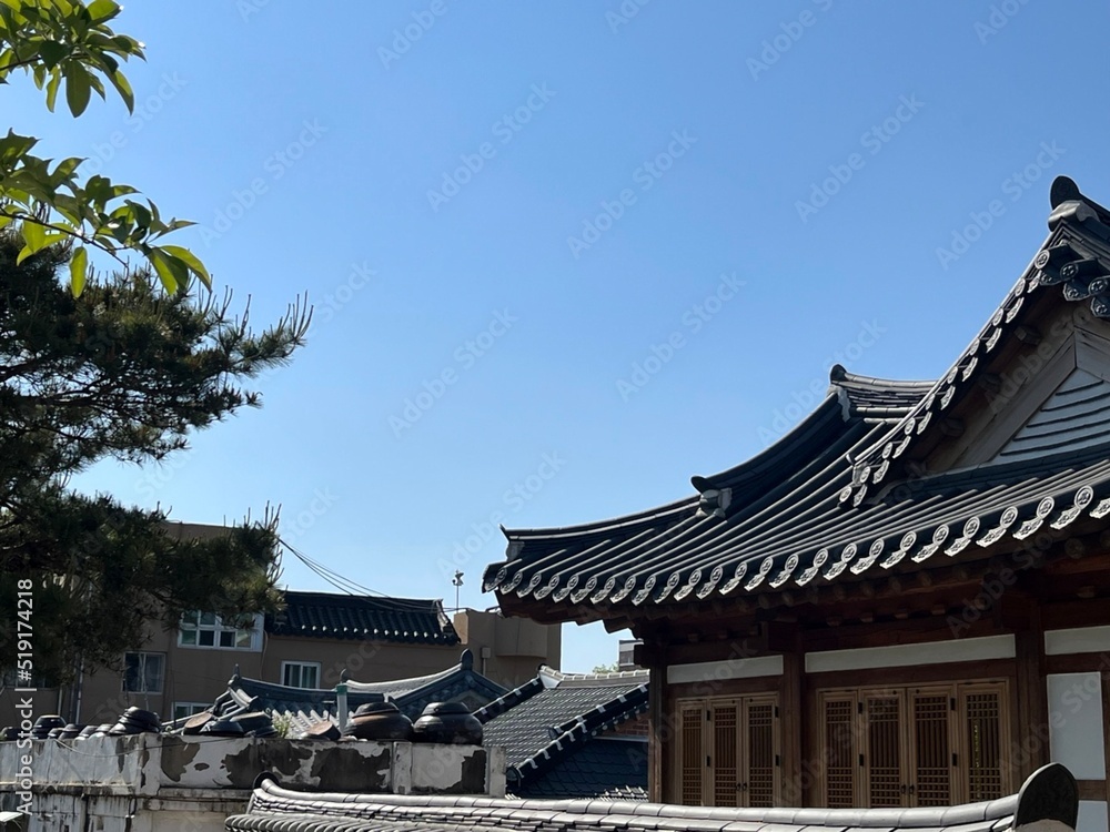 It's a picture of a traditional Korean-style house in Jeaon-Ju It's a picture of a traditional Korean-style house in Jeaon-Ju