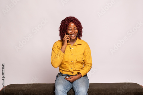 young black woman making a phone call smiling © Confidence