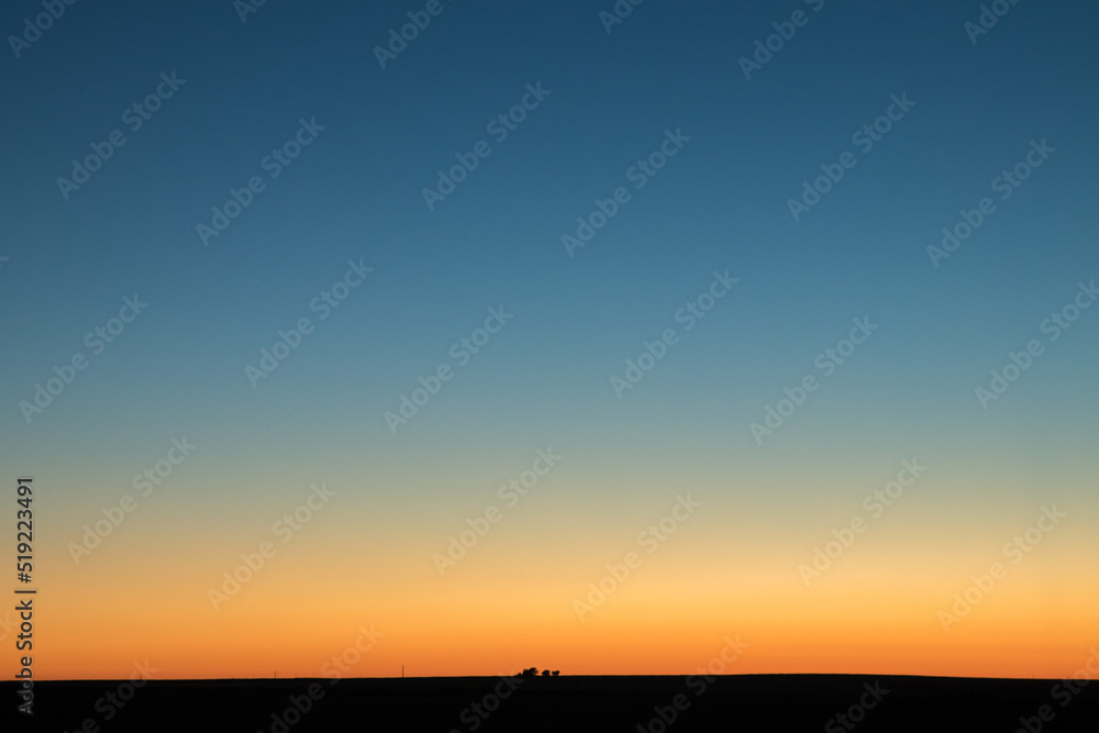 Obraz premium Sunset over the town