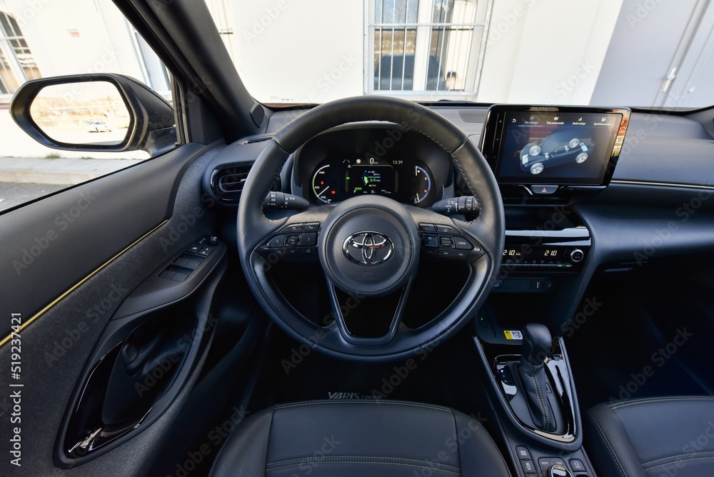 Spannende Toyota Yaris Cross Innenraum Bilder