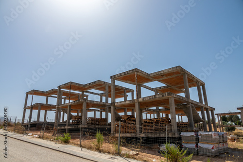 Residential houses under construction on a sunny day © Miguel Ángel RM