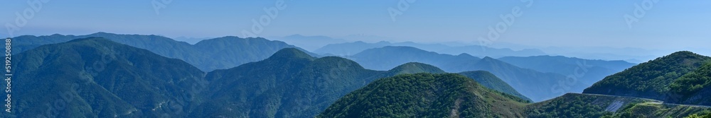 伊吹山から見た朝靄に霞む御岳のパノラマ情景@滋賀 伊吹山から見た朝靄に霞む御岳のパノラマ情景@滋賀
