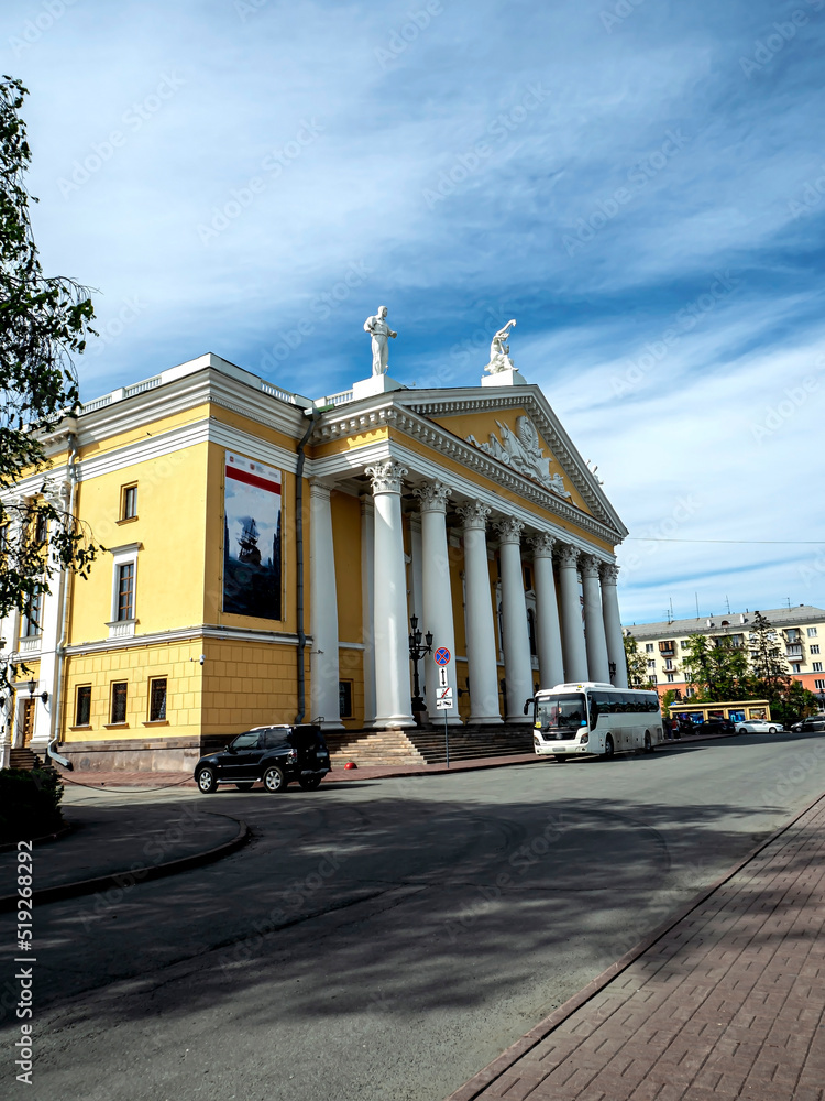 Obraz premium view of the Opera house in early spring, Chelyabinsk