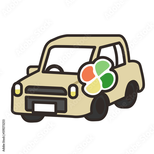高齢者マークをつけた普通自動車