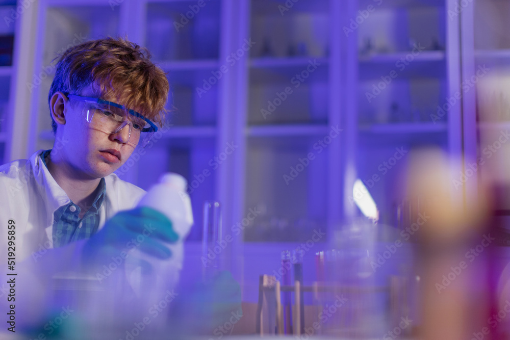 Science student doing chemical experiment in the laboratory at university.