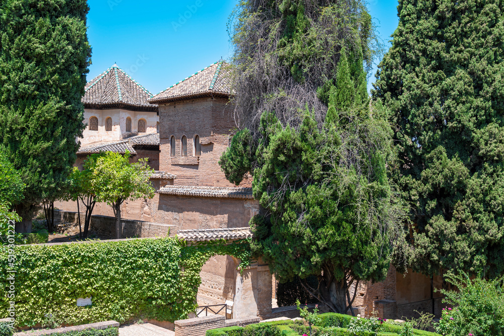 Jardines y edificios en la Alhambra de Granada, España Jardines y edificios en la Alhambra de Granada, España