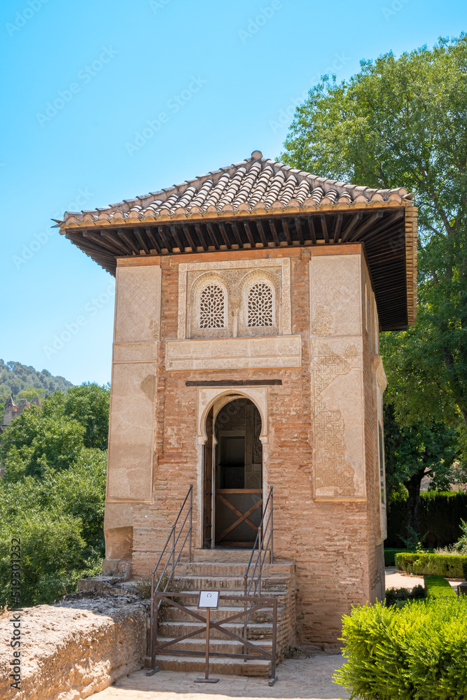 Oratorio junto a la torre de las damas, antiguo palacio nazarí dentro del recinto de la Alhambra de Granada, España