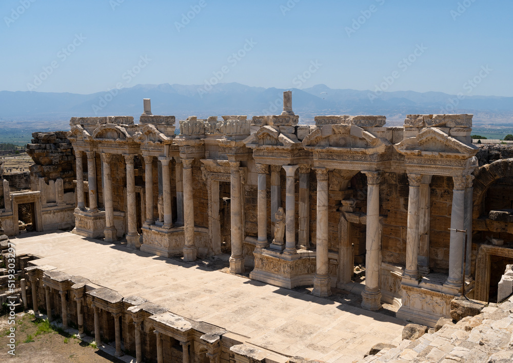 Fototapeta premium Hierapolis Ancient City, Pamukkale Denizli, Turkey