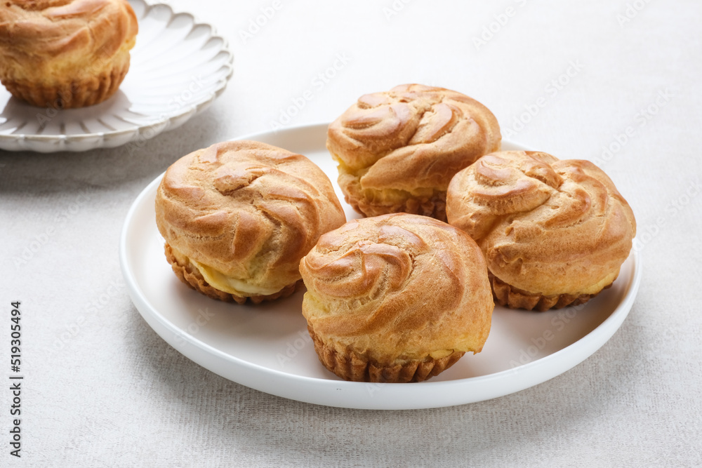 Vanilla Soes Cakes ( Sus Vla ), A traditional French choux dough filled with custard.
Vanilla Soes Cakes ( Sus Vla ), A traditional French choux dough filled with custard.