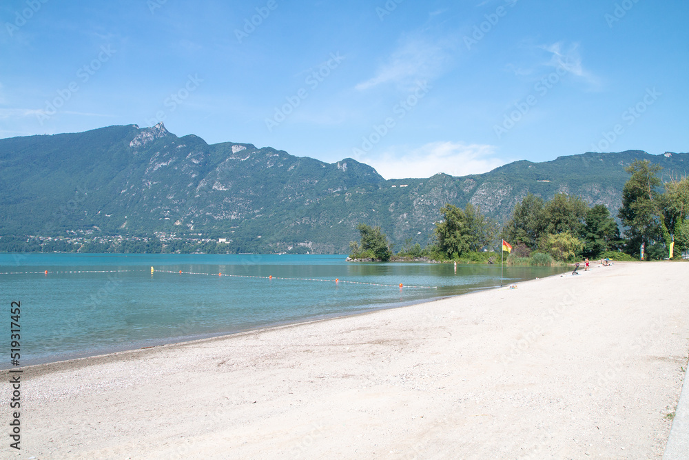 Fototapeta premium Plage d'Aix, lac du Bourget