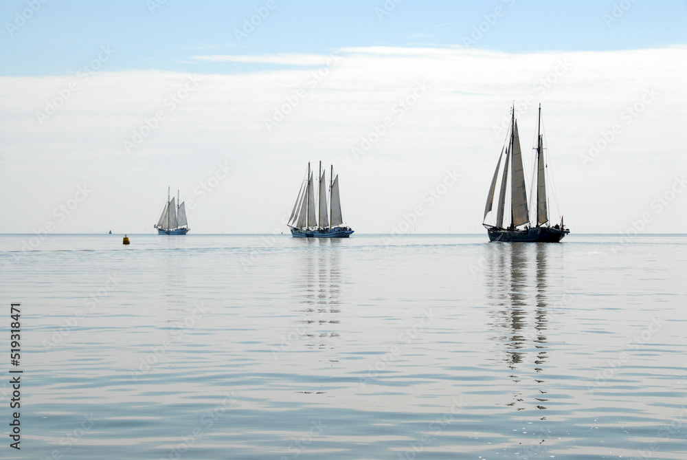 Fototapeta premium 3 sailboat in the sea