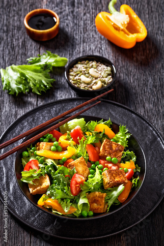 Obraz na plátně tofu salad with greens and vegetables in bowl