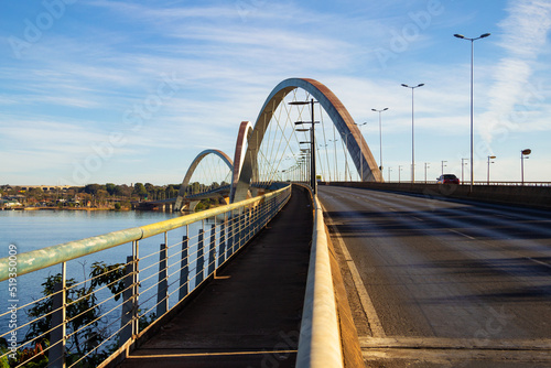 Ponte Juscelino Kubitschek sobre o Lago Paranoá em Brasília. photo