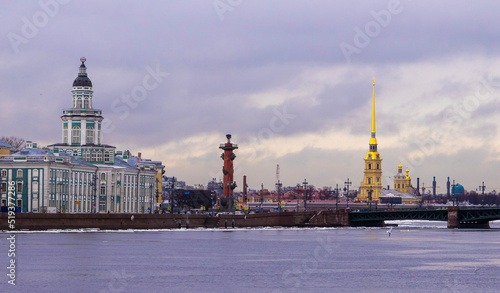 Foto General view of Kuntskamera museum and Peter and Paul Cathedral in St