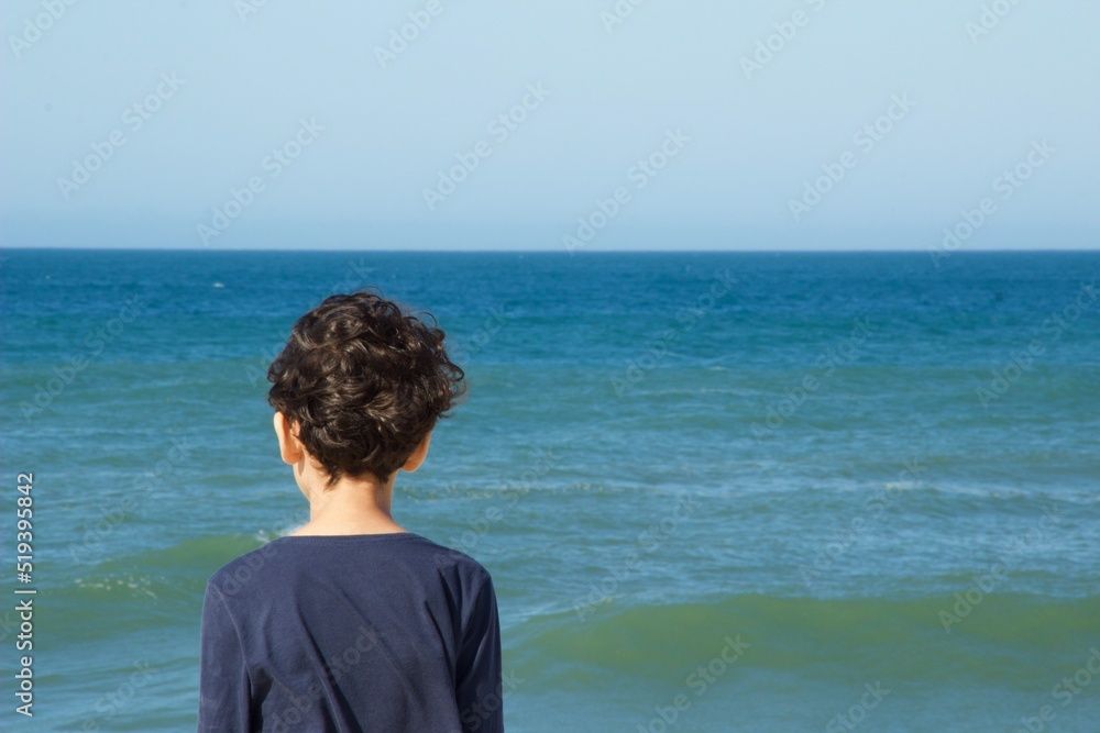 Menino olhando para o mar - Boy looking at the sea Menino olhando para o mar - Boy looking at the sea