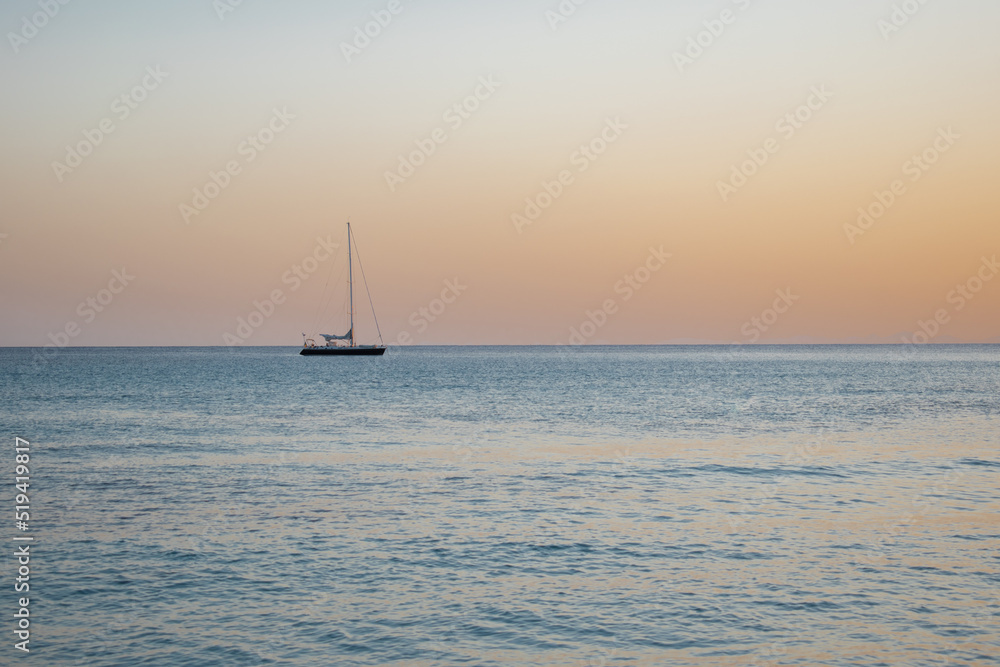 Embarcaciones en la isla de Menorca. Verano 2022.