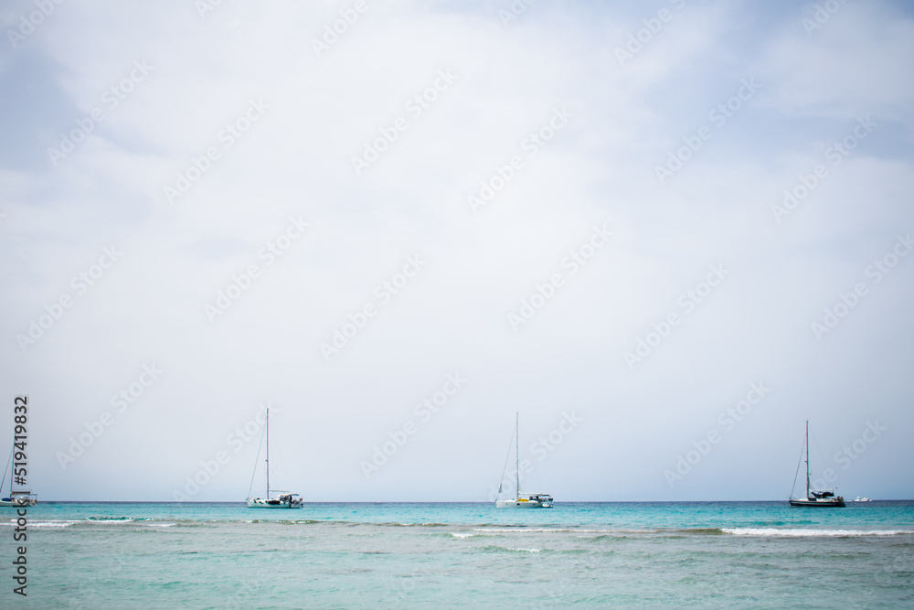 Embarcaciones en la isla de Menorca. Verano 2022. Embarcaciones en la isla de Menorca. Verano 2022.