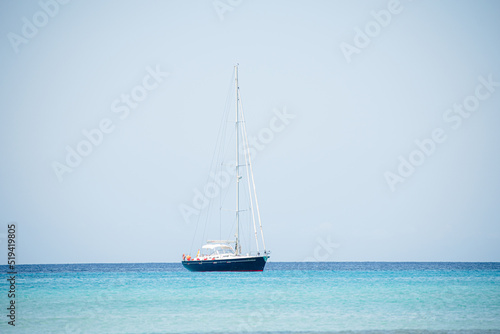 Embarcaciones en la isla de Menorca. Verano 2022.