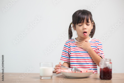 Fototapete Asian children girls eating bread and desserts and sticking in one's throats wit