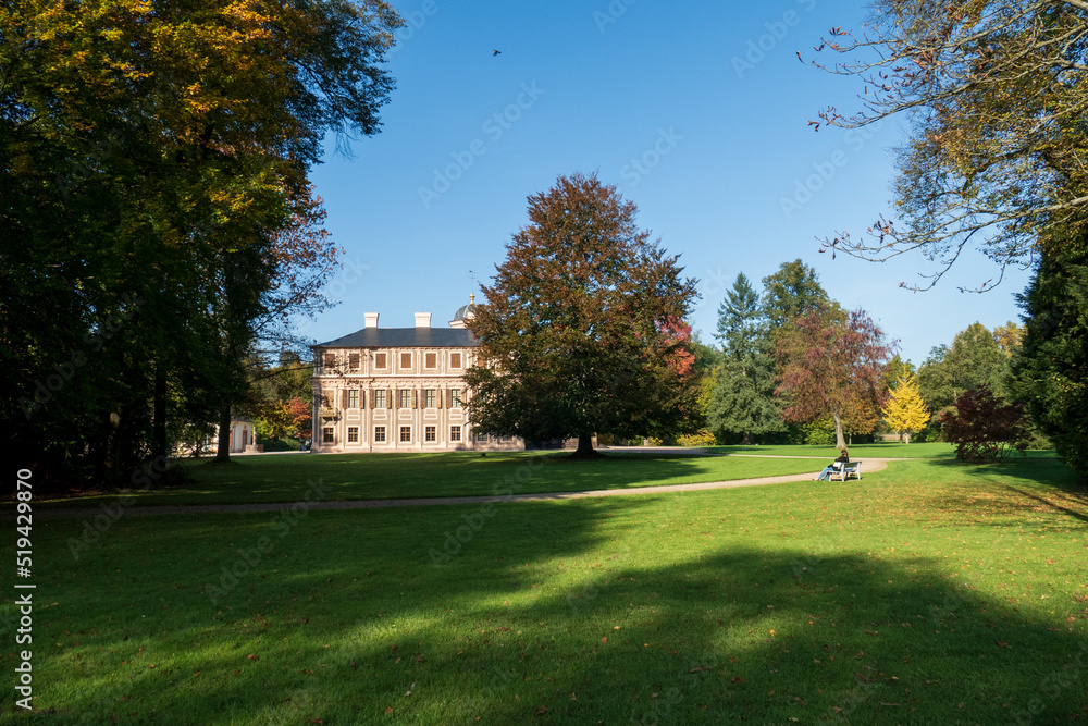 Fototapeta premium Historisches, Schloss Favorite bei Förch, im öffentlichen, Park