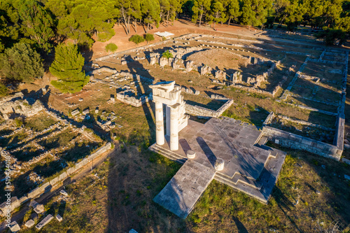 Stanowisko archeologiczne - sanktuarium Asklepiosa, Amfiteatr, Epidaurus, Grecja. Widok z drona. photo