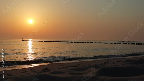 Wschód słońca na plaży
