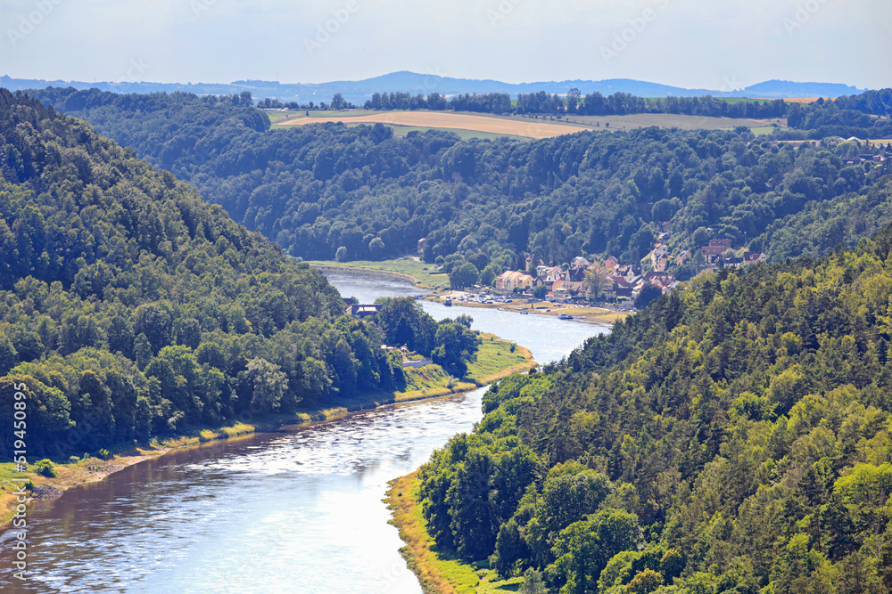 Obraz premium Beautiful landscape - view of the Elbe river and Sandstone mountains in Saxon Switzerland National Park, Germany