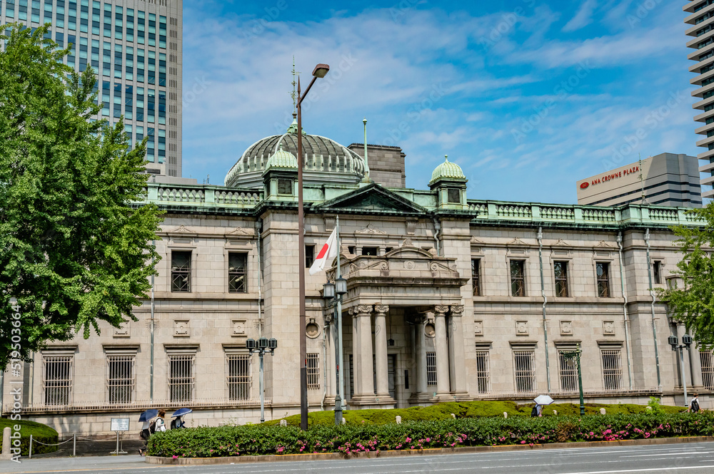 日銀大阪支店 1000_F_519503664_sknczL0iL6loE