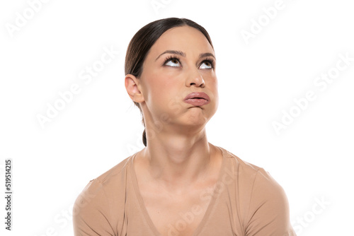 Fotografía Portrait of young beautiful woman receiving boring talk