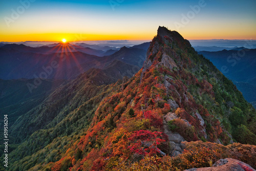 Plakat 西日本最高峰「石鎚山と雲海」雲海と朝日が綺麗！霊峰石鎚山登山と山頂から眺める絶景
