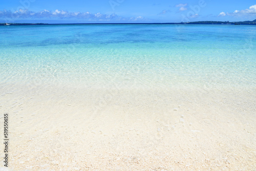Fototapeta Naklejka Na Ścianę i Meble -  沖縄の美しい青い海