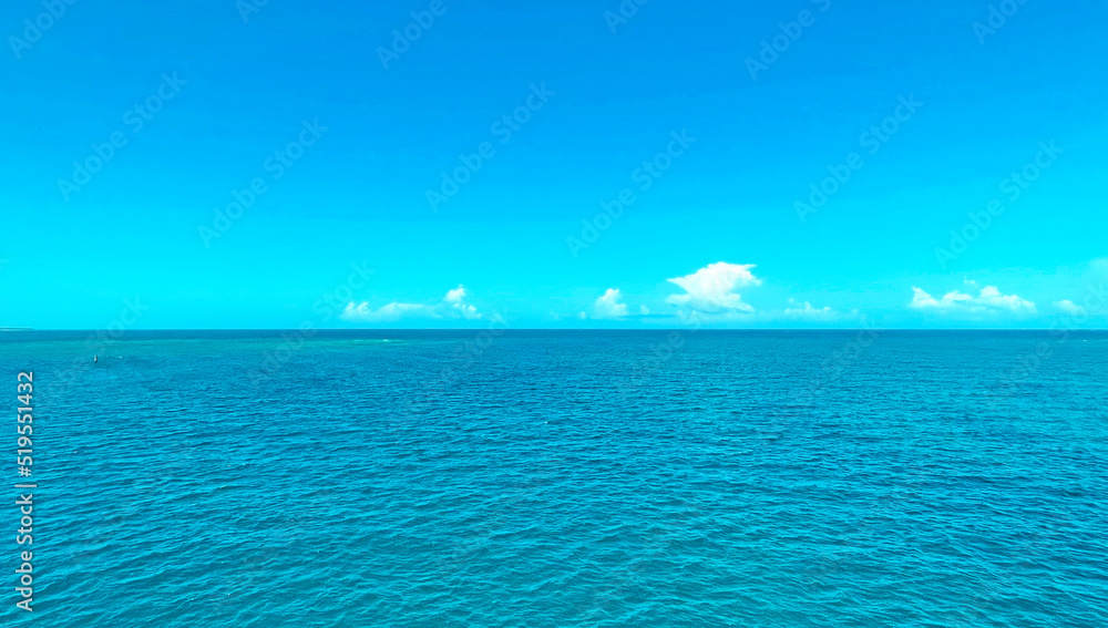 Obraz premium 絶景の海 沖縄県 宮古島 伊良部大橋からの眺め