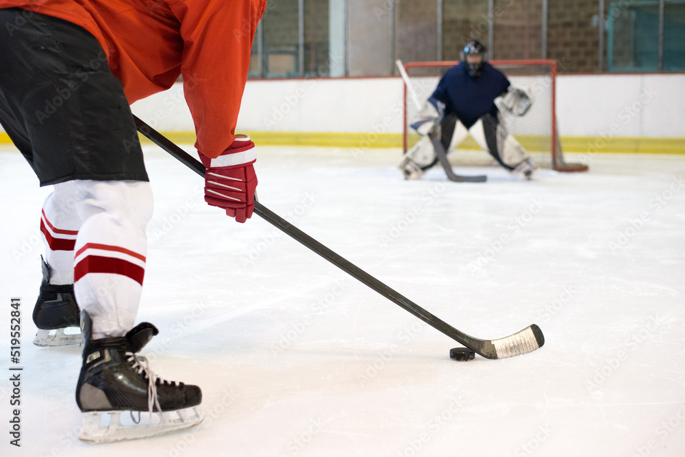 Obraz premium Ice hockey players playing ice hockey in the ice rink in winter