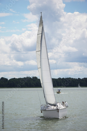 Fototapeta Naklejka Na Ścianę i Meble -  Sailboat swimming on a lake - front view