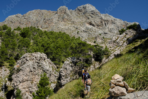 escursionistas en Coma de n'Arbona, Penyal des Migdia, 1401 metros, término municipal de Fornalutx, paraje natural de la Sierra de Tramuntana, Mallorca, balearic islands, Spain