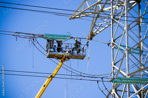 Entretien des lignes à haute tension EDF photo