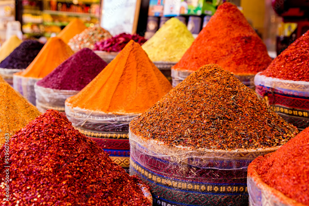 Obraz premium Spices Market with colourful mood. Multicolor spices sold at Egypt Bazaar (Misir Carsisi) in Istanbul, Turkey (Turkiye). Selected focus, copy space, colorful background