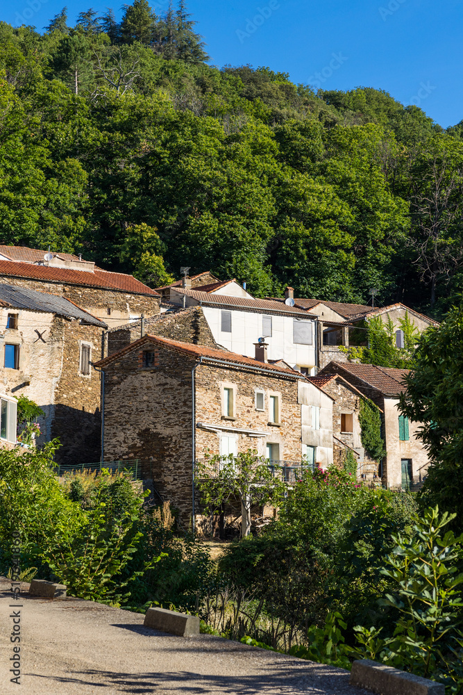 Maisons du village de Combes dans le Parc naturel régional du Haut-Languedoc