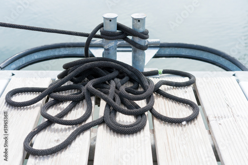 Rope on the mooring line in safe harbor

