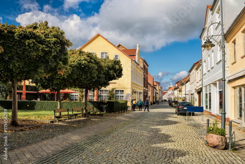 stavenhagen, deutschland - malerische strasse in der altstadt photo