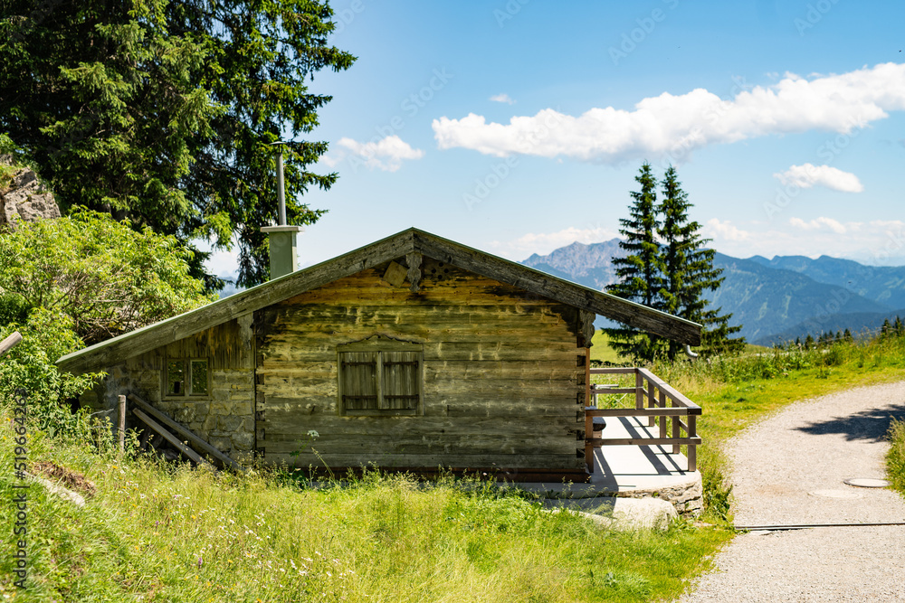 Holzhütte auf dem Wallberg am Tegernsee im Mangfallgebirge Holzhütte auf dem Wallberg am Tegernsee im Mangfallgebirge