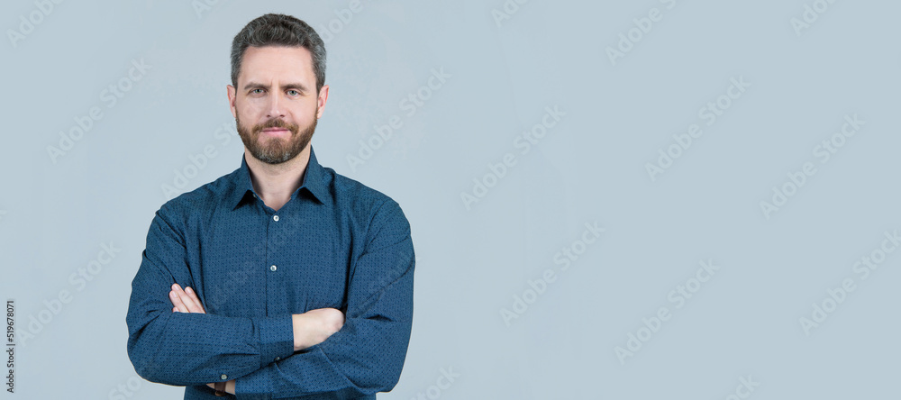 Confident man wear casual shirt keeping arms crossed grey background, informal clothing, copy space. Man face portrait, banner with copyspace. Confident man wear casual shirt keeping arms crossed grey background, informal clothing, copy space. Man face portrait, banner with copyspace.