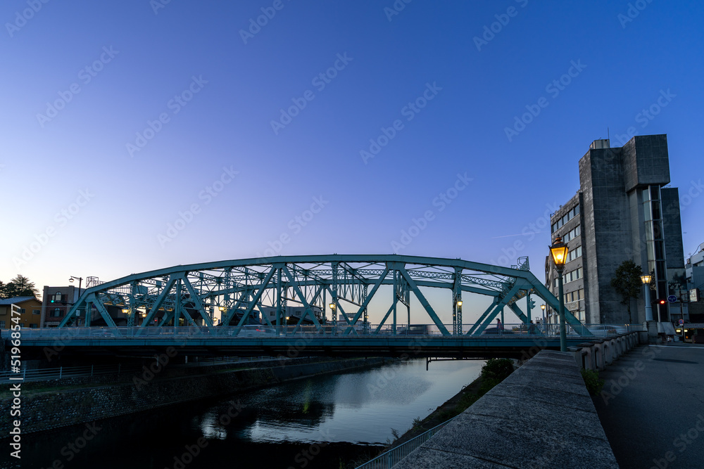 Fototapeta premium 金沢観光・ライトアップされた犀川大橋