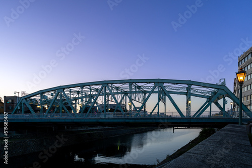 金沢観光・ライトアップされた犀川大橋 © Nature K Photostudio