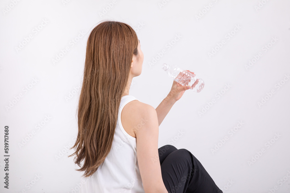 水分補給する女性　Woman to hydrate