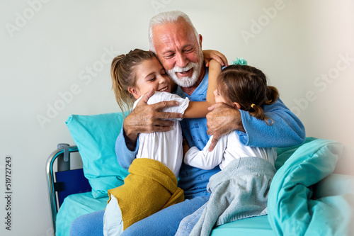 Fototapeta Happy grandfather is recovering from the coronavirus is visited by his grandchil